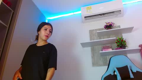 Snapshot of lucyy_start chatting on 12, 1, 2025 LUCY online show from 12, 1, 2025