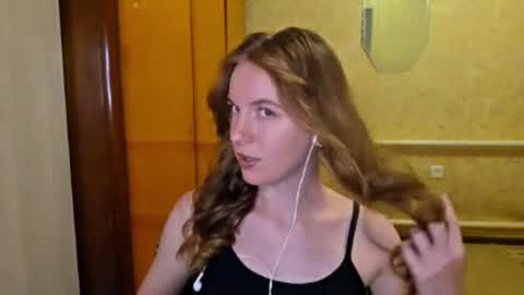 Snapshot of lucyzachar chatting on 21, 5, 2026 Sofia online show from 21, 5, 2026