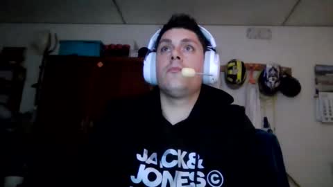 Snapshot of luis2423 chatting on 26, 2, 2026 A slave to the mistress.. un esclavo para las amas dominantes. online show from 26, 2, 2026