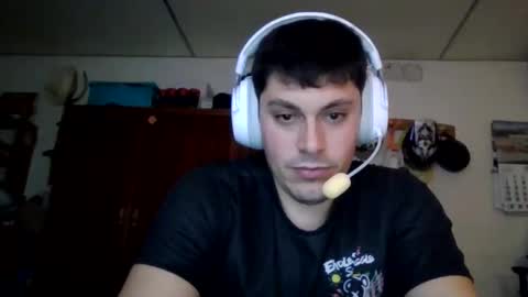 Snapshot of luis2423 chatting on 3, 3, 2026 A slave to the mistress.. un esclavo para las amas dominantes. online show from 3, 3, 2026