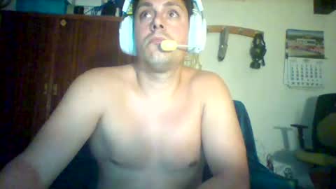Snapshot of luis2423 chatting on 20, 7, 2026 A slave to the mistress.. un esclavo para las amas dominantes. online show from 20, 7, 2026