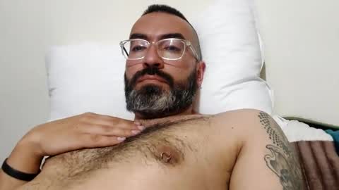 Snapshot of luis2988z chatting on 11, 1, 2025 Hairyman online show from 11, 1, 2025
