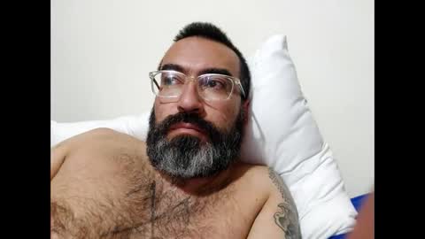 Snapshot of luis2988z chatting on 4, 2, 2025 Hairyman online show from 4, 2, 2025