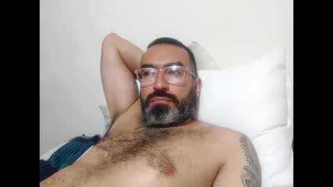 Snapshot of luis2988z chatting on 10, 2, 2025 Hairyman online show from 10, 2, 2025