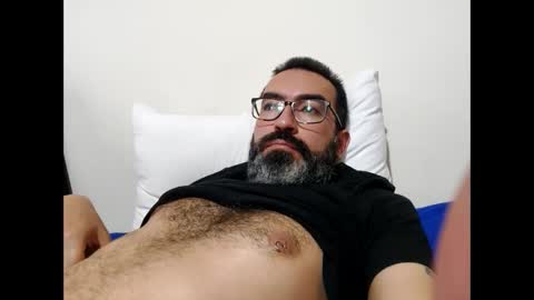 Snapshot of luis2988z chatting on 2, 3, 2025 Hairyman online show from 2, 3, 2025
