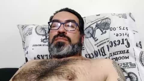 Snapshot of luis2988z chatting on 12, 9, 2025 Hairyman online show from 12, 9, 2025