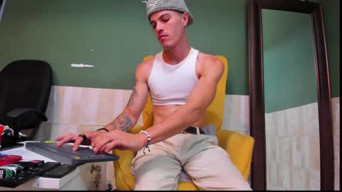 Snapshot of luis_as chatting on 12, 1, 2025 Luis AS online show from 12, 1, 2025