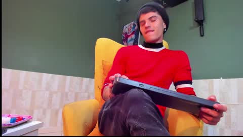 Snapshot of luis_as chatting on 4, 2, 2025 Luis AS online show from 4, 2, 2025