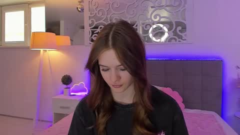 LuisaClover online show from 4, 6, 2026