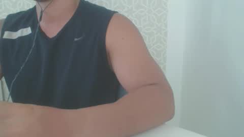 Snapshot of lukafitness chatting on 21, 12, 2025 lukafitness online show from 21, 12, 2025