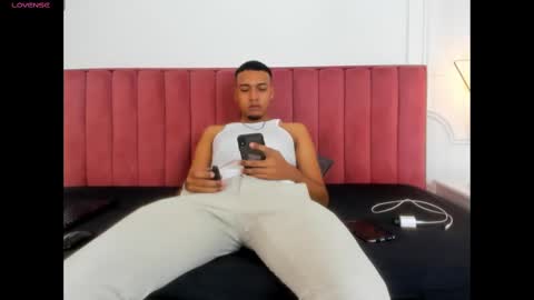 Snapshot of luke_vale chatting on 5, 3, 2025 Luke Valeria online show from 5, 3, 2025