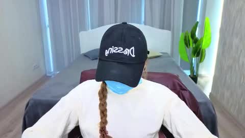 Snapshot of lukeriamoon chatting on 21, 10, 2025 lukeriamoon online show from 21, 10, 2025