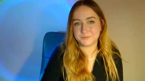 Snapshot of lulu_baby1 chatting on 27, 11, 2025 Lulu Baby18 online show from 27, 11, 2025