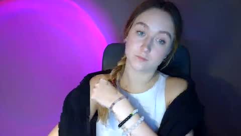 Snapshot of lulu_baby1 chatting on 15, 12, 2025 Lulu Baby18 online show from 15, 12, 2025