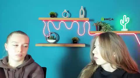 Snapshot of lulu_fly_ chatting on 17, 10, 2025 lulu_fly_ online show from 17, 10, 2025
