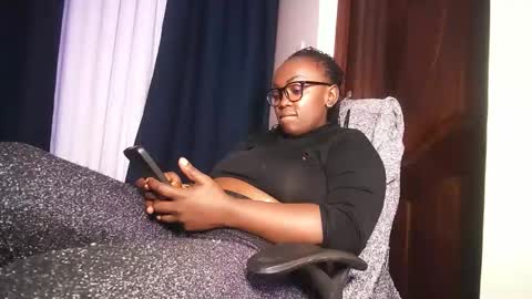 Snapshot of lulu_sparks1 chatting on 2, 5, 2026 lulu_sparks1 online show from 2, 5, 2026