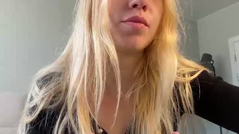 Snapshot of lumineess chatting on 27, 6, 2026 Catherine online show from 27, 6, 2026
