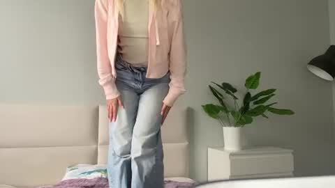 Snapshot of lumineess chatting on 6, 7, 2026 Catherine online show from 6, 7, 2026