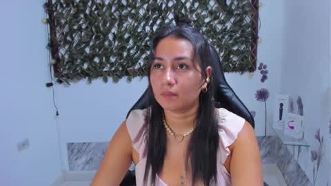 Snapshot of luna021_1 chatting on 11, 10, 2025 Luna  online show from 11, 10, 2025