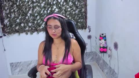 Snapshot of luna021_1 chatting on 23, 10, 2025 Luna  online show from 23, 10, 2025