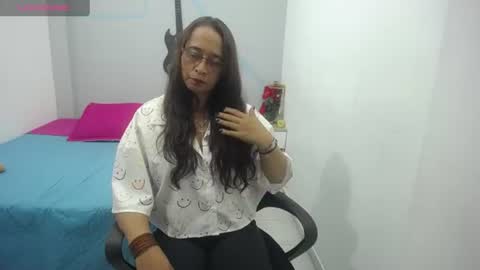 Snapshot of luna__white chatting on 15, 6, 2026 luna__white online show from 15, 6, 2026