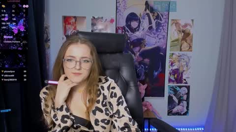 luna_berryy online show from 22, 12, 2024
