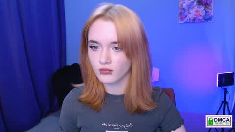 luna_berryy online show from 2, 1, 2025