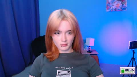 luna_berryy online show from 2, 1, 2025