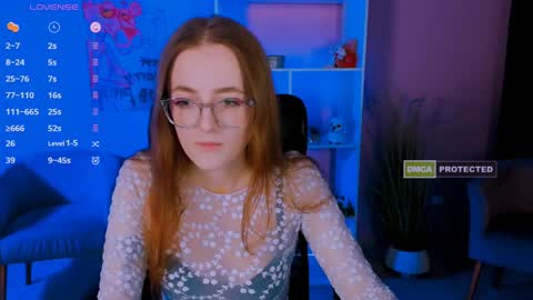 luna_berryy online show from 4, 1, 2025