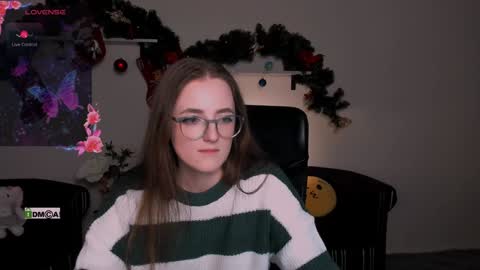 luna_berryy online show from 14, 1, 2025