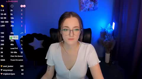 luna_berryy online show from 22, 2, 2025