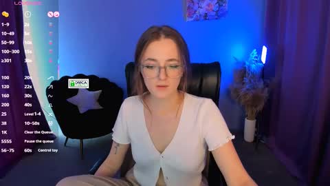 luna_berryy online show from 23, 2, 2025