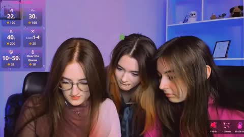 luna_berryy online show from 13, 12, 2025