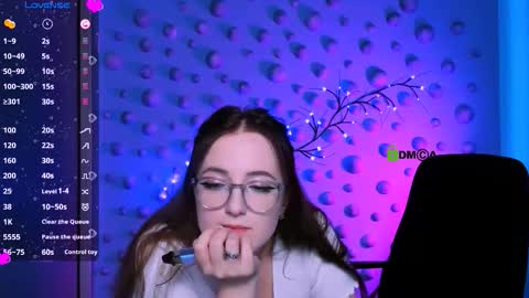 luna_berryy online show from 19, 12, 2025