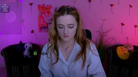 luna_berryy online show from 17, 4, 2026
