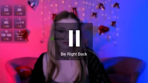 luna_berryy online show from 13, 5, 2026