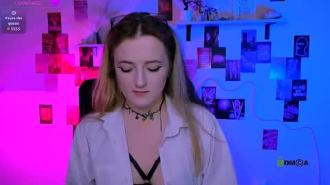 luna_berryy online show from 15, 5, 2026