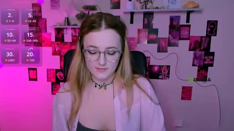 luna_berryy online show from 19, 5, 2026