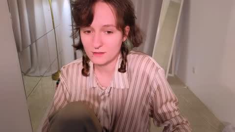 Snapshot of luna_cosmic chatting on 6, 1, 2025 Luna online show from 6, 1, 2025