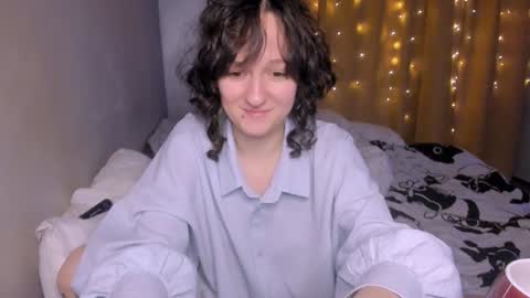 Snapshot of luna_cosmic chatting on 8, 1, 2025 Luna online show from 8, 1, 2025