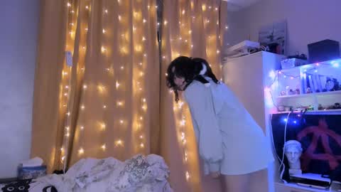 Snapshot of luna_cosmic chatting on 11, 1, 2025 Luna online show from 11, 1, 2025