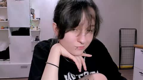 Snapshot of luna_cosmic chatting on 23, 2, 2025 Luna online show from 23, 2, 2025