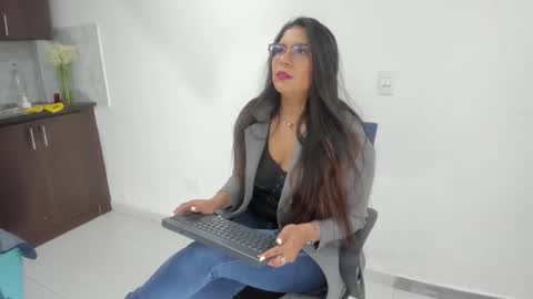 Snapshot of luna_dumont chatting on 9, 1, 2026 luna online show from 9, 1, 2026