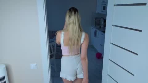 Olivia online show from 25, 11, 2025