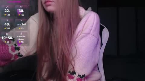 Snapshot of luna_loveisgood chatting on 4, 1, 2025 Luna online show from 4, 1, 2025