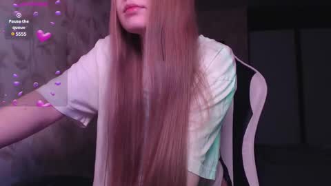 Snapshot of luna_loveisgood chatting on 8, 1, 2025 Luna online show from 8, 1, 2025