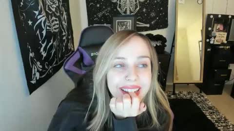 Luna online show from 18, 12, 2025