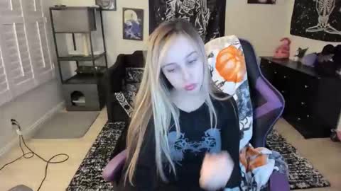 Luna online show from 4, 2, 2026