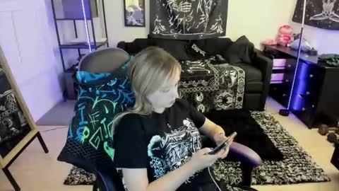 Luna online show from 8, 6, 2026