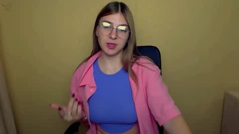 Snapshot of luna_lush_ chatting on 7, 10, 2025 Luna online show from 7, 10, 2025